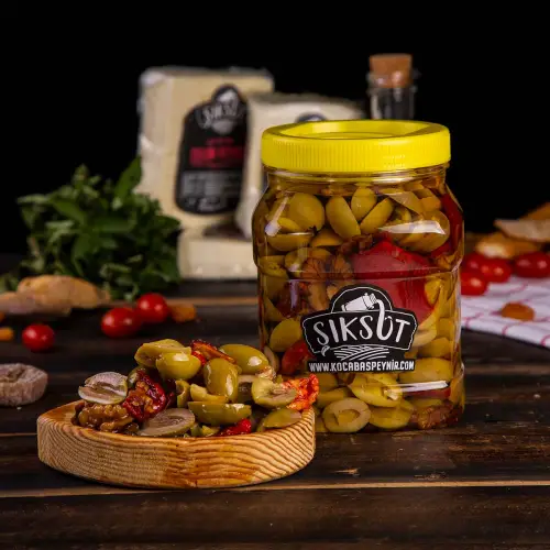 Yeşil Zeytin Salatası